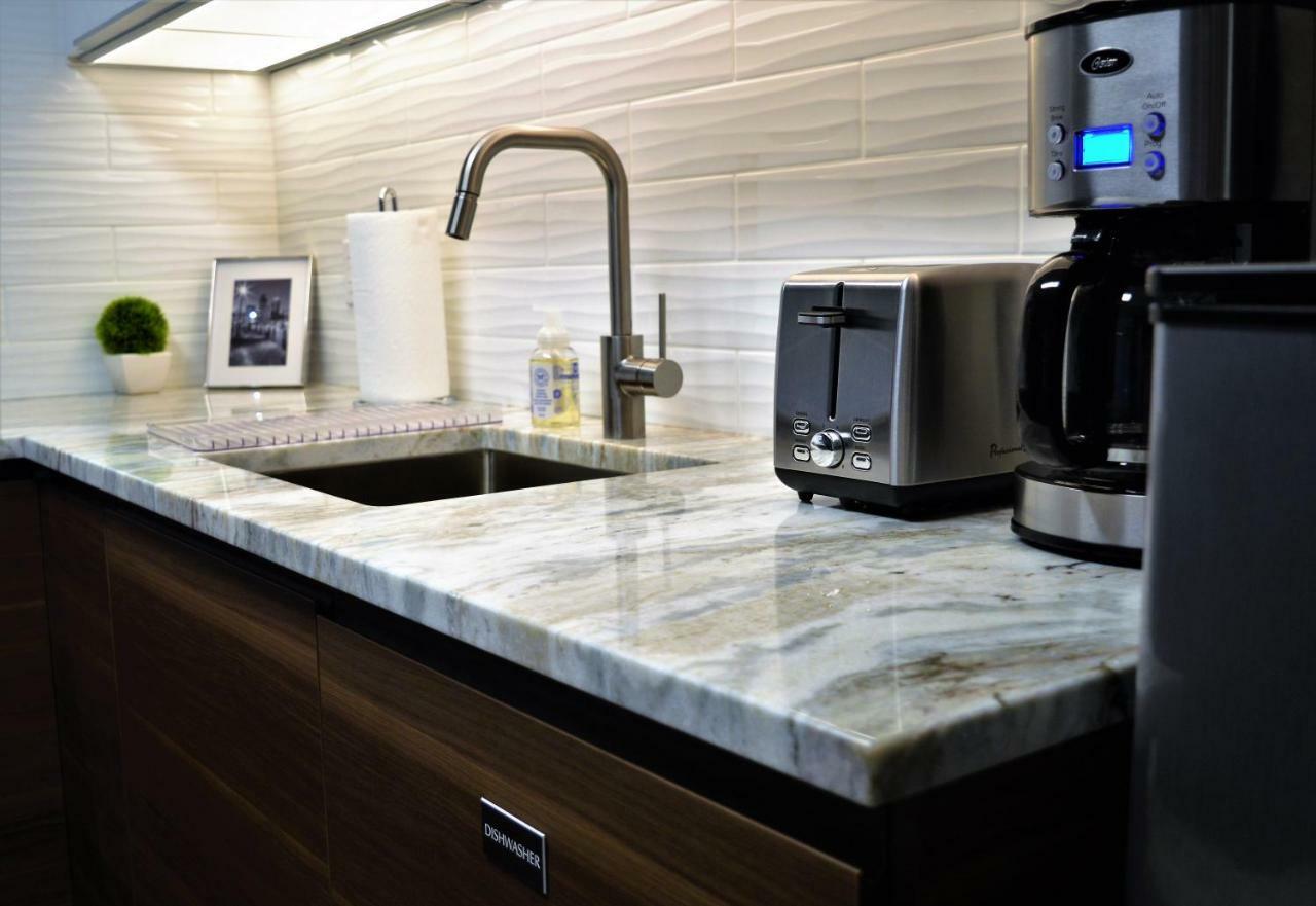 Simply Luxury Stays Ottawa Bagian luar foto